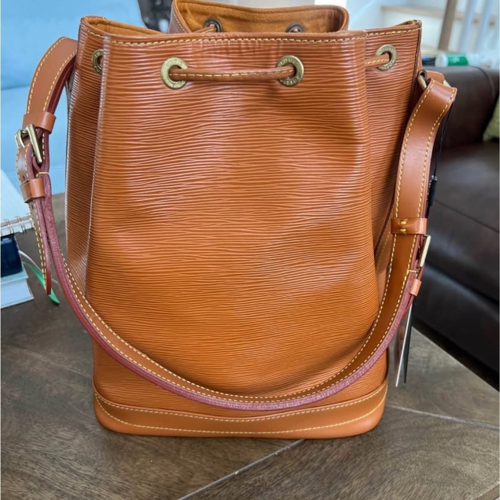 Louis Vuitton Tan Epi Leather Drawstring Bucket Bag - Picture 3 of 8